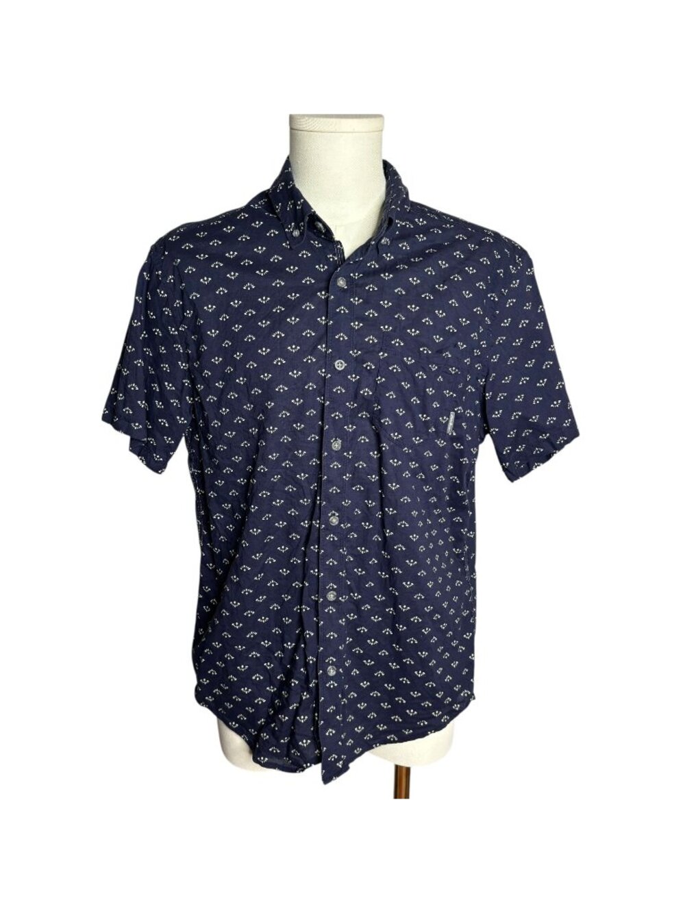 Eddie Bauer Button Down Short Sleeve Shirt L Navy Blue Geometric Classic Fit
